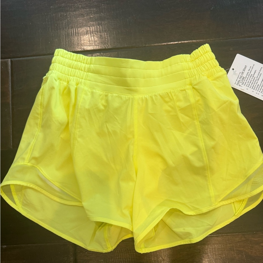 Lululemon hot hot lemon shorts